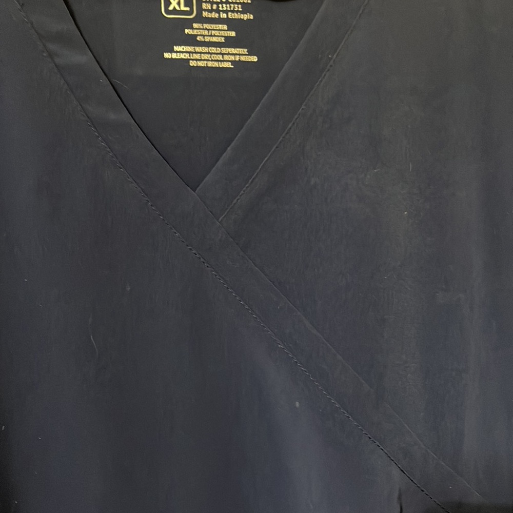Navy Scrub top - Picture 4 of 4